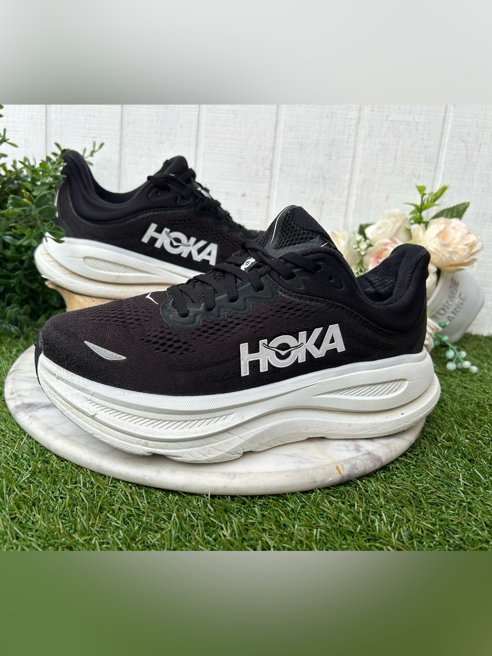 HOKA women EVERYDAY RUNNING
Bondi 9 BLACK/WHITE size  8 preowned 
$ 175 - Picture 6 of 15